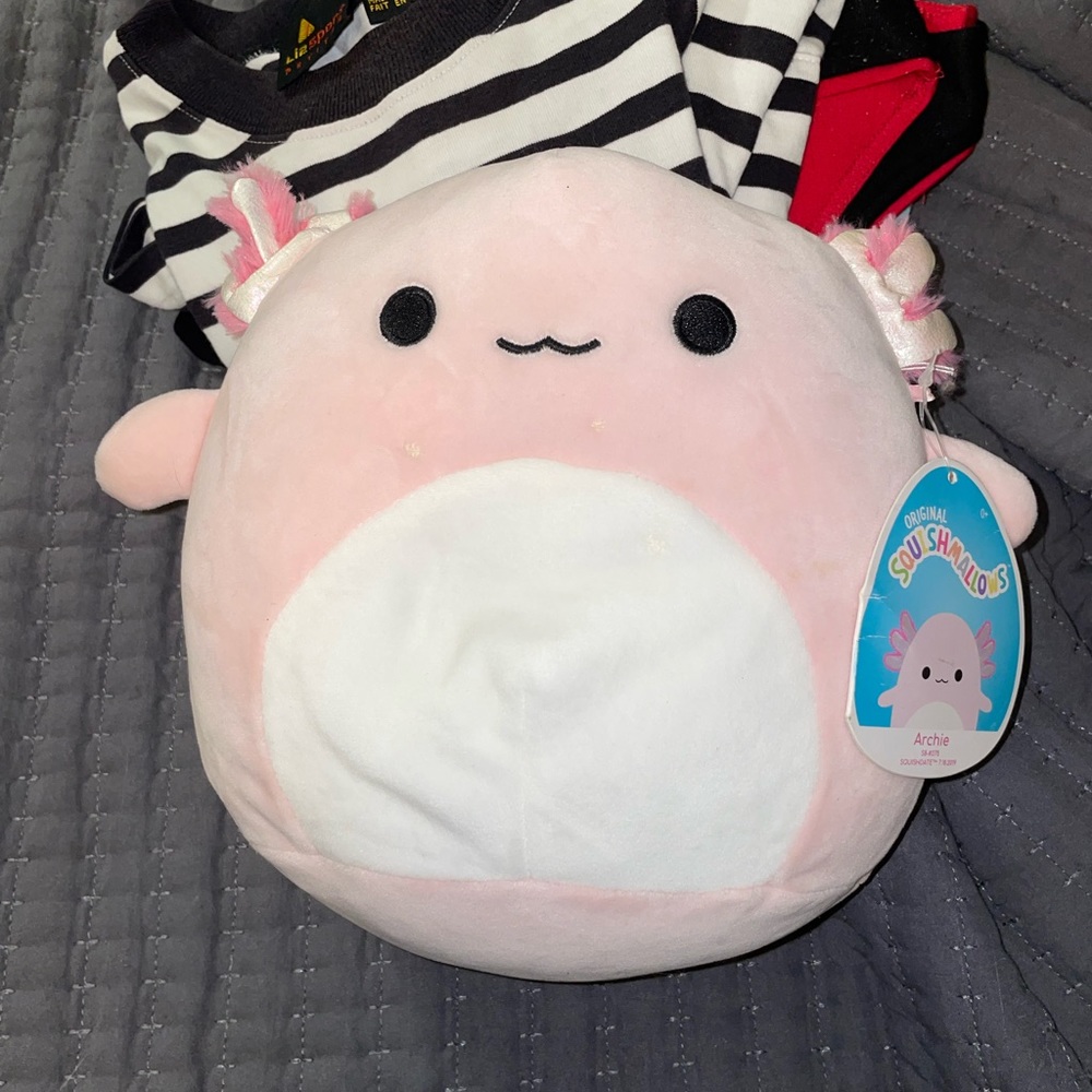 New with tags Archie the axolotl
